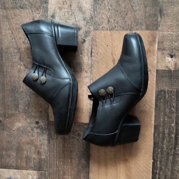 Clarks Ultimate Comfort Black Leather Zip Booties Sz 6 Women 36 EU - Picture 13 of 16